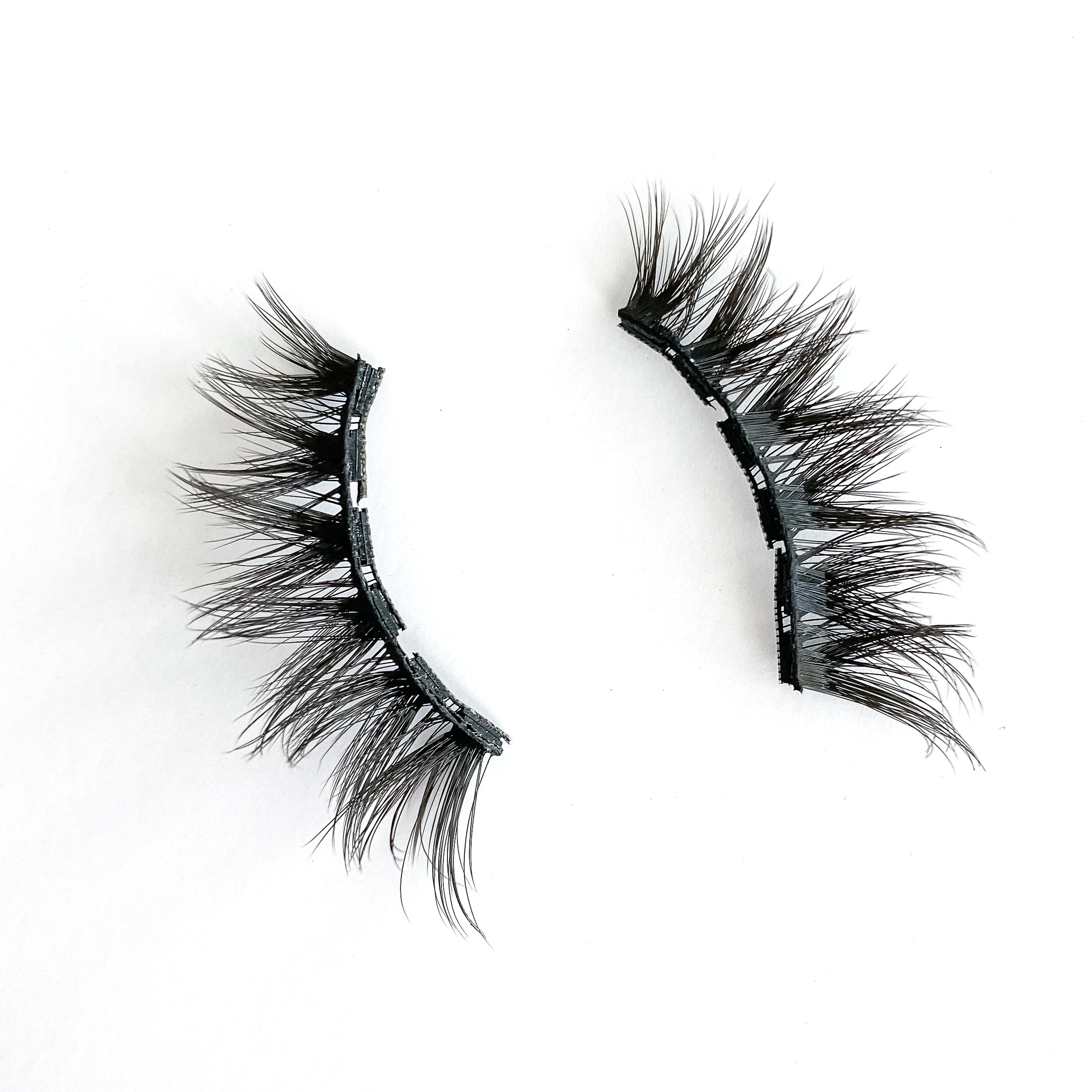 Wispy Magnetic Eyelashes with anchor magnets. Wispy Whispy Magnetic False Eyelashes - Premium Reusable Magnetic Eyelashes. 100% Cruelty-Free & Vegan Fibers. Sustainably Packaged. Compostable Trays.