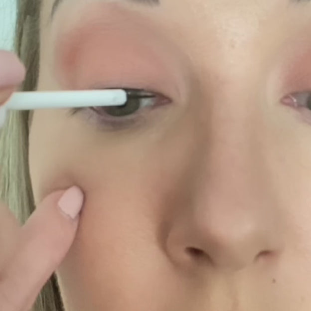 Magnetic Eyeliner Application